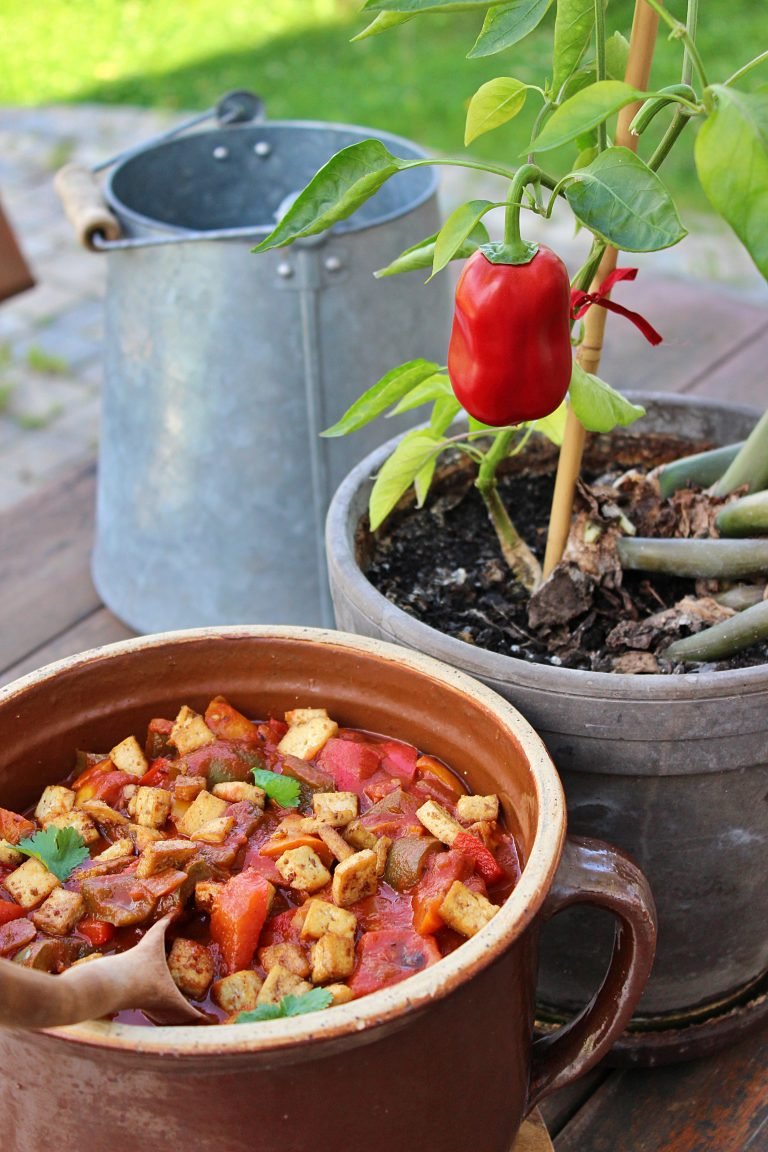 Read more about the article Leczo z wędzonym tofu